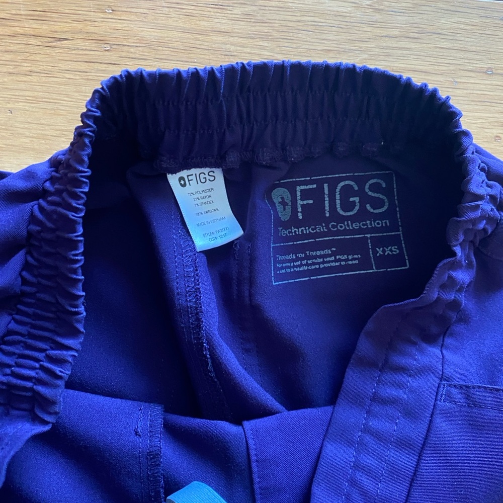 Dark Figs Purple Scrub Set Top/Bottom XXS - Picture 6 of 11
